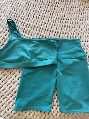 ALO Yoga Teal Sports Bra & Biker Shorts Set